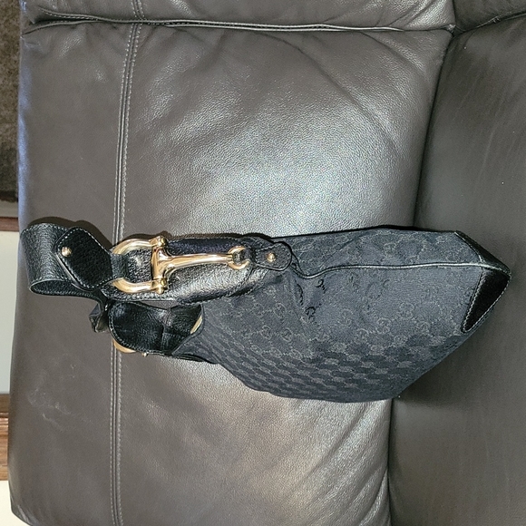 Black Gucci purse - Picture 2 of 10